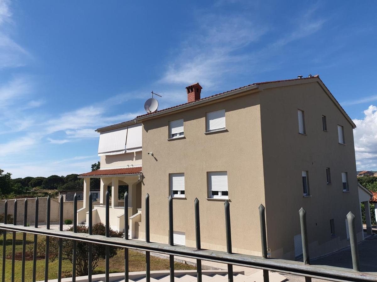 Apartments With A Parking Space Valbandon, Fazana - 7296 Štinjan Екстериор снимка