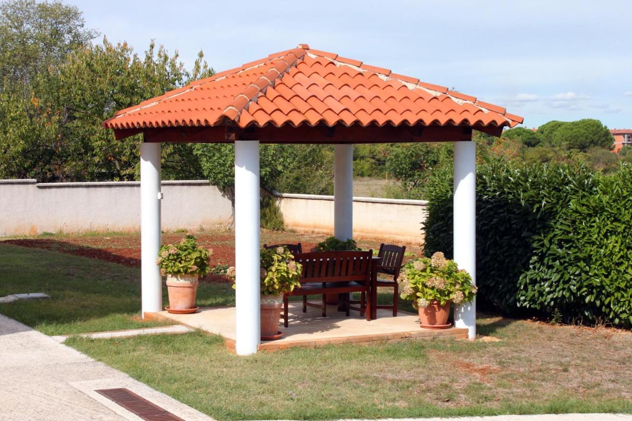 Apartments With A Parking Space Valbandon, Fazana - 7296 Štinjan Екстериор снимка