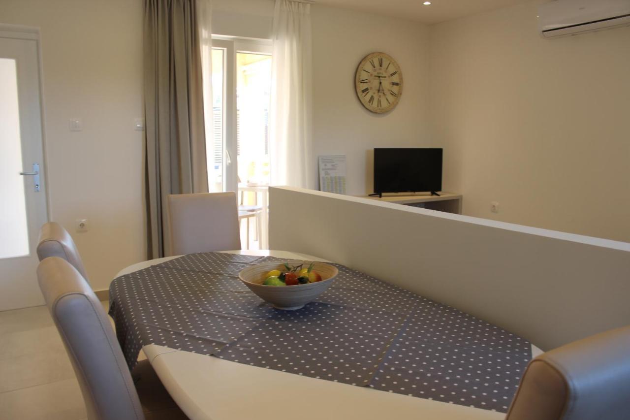 Apartments With A Parking Space Valbandon, Fazana - 7296 Štinjan Екстериор снимка